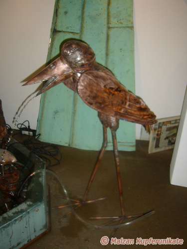 Gro�er Rabe, wasserspeiend